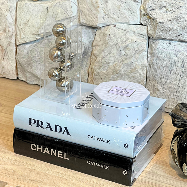 Livro Decorativo Chanel Catwalk The Complete Collections - 28 cm