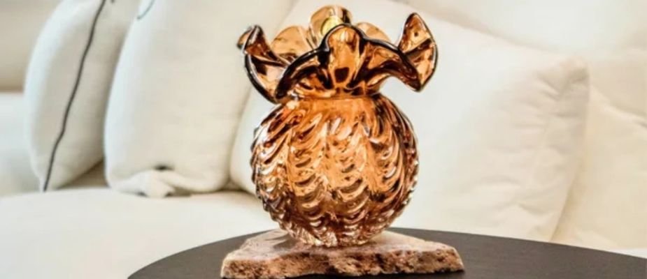 Altura ideal da mesa de cabeceira: como escolher a medida certa para o seu quarto