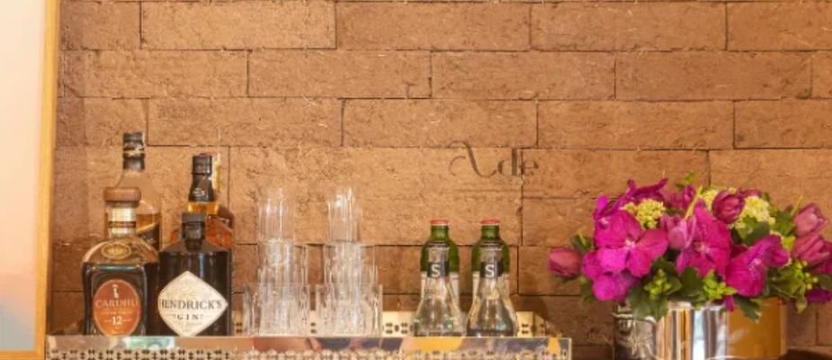 Como usar bandejas na decoração: ideias práticas para organizar e valorizar objetos